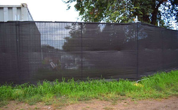 50-shade-cloth-on-temporary-fencing.jpg